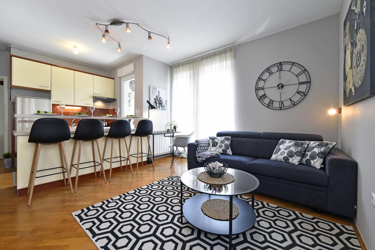 Old Clock Apartment Загреб Экстерьер фото