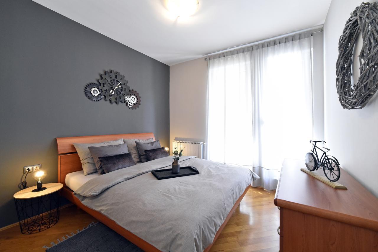 Old Clock Apartment Загреб Экстерьер фото