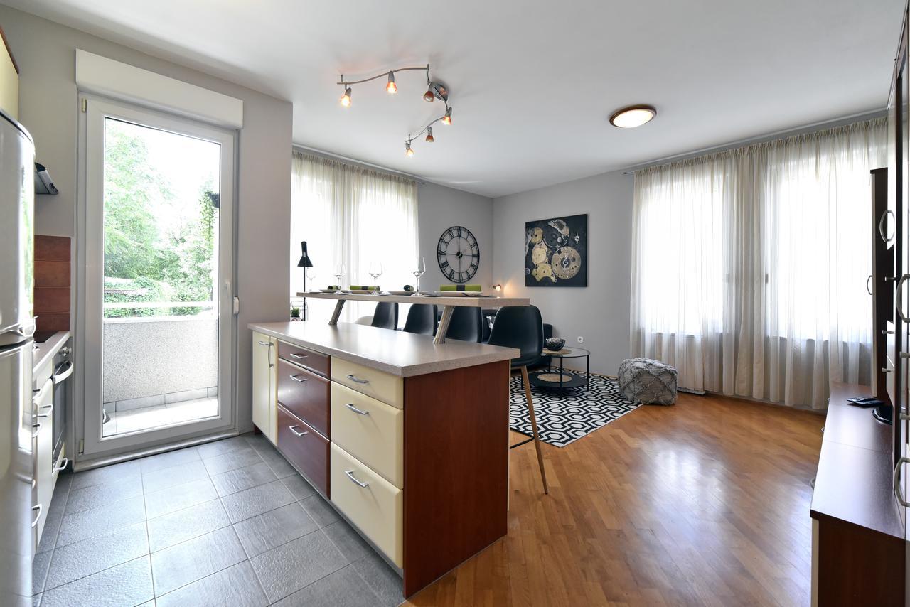 Old Clock Apartment Загреб Экстерьер фото