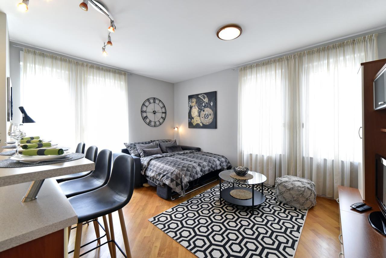 Old Clock Apartment Загреб Экстерьер фото